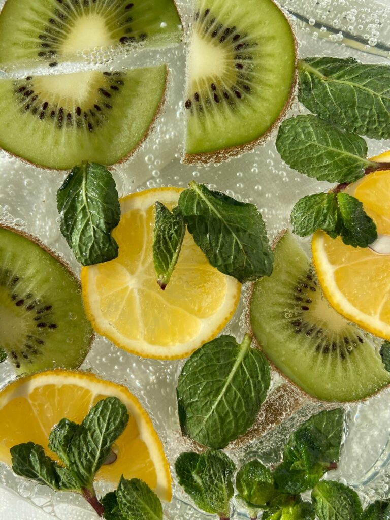 Fizzy lemon and kiwi rich in vitamin C