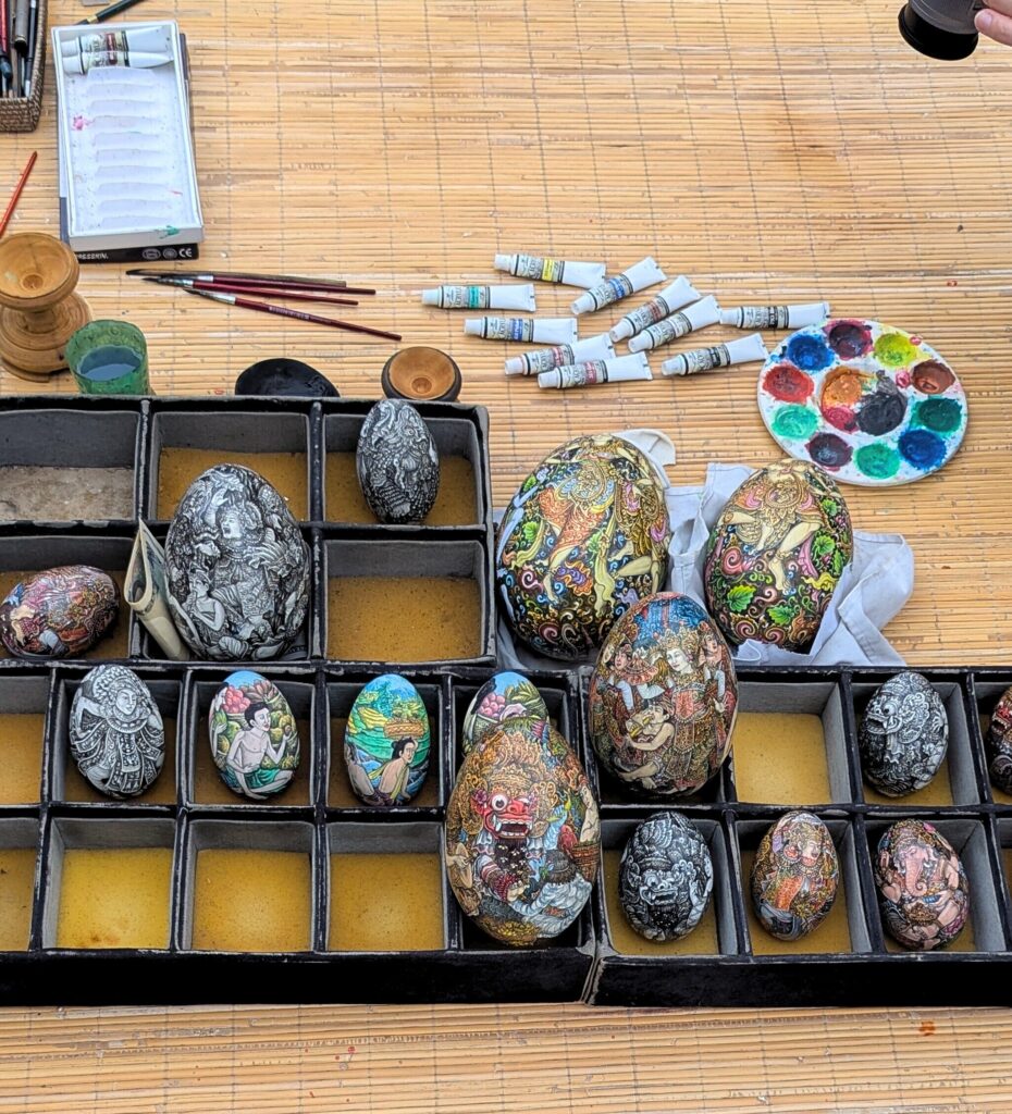Painted lukisan telurs by Made Muliana